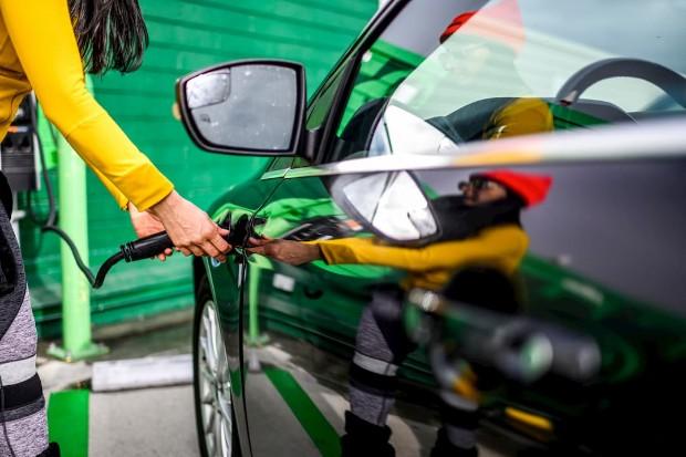 How much does it cost to charge an electric car?